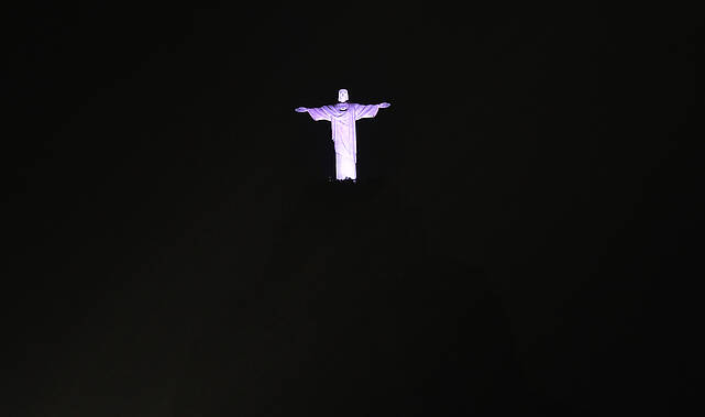  O monumento do Cristo Redentor apagou as luzes neste sábado durante a Hora do Planeta 2023 