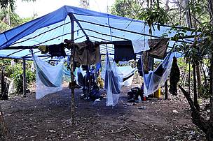 Dormitório no acampamento da primeira base de pesquisa durante Expedição Científica ao Parque Nacional da Serra do Pardo.