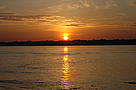 Foto do por de sol no rio Negro, encontro das Águas.