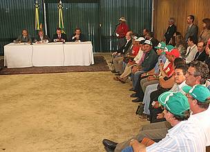Em reunião com extrativistas, presidente da república admitiu que potencial hidrelétrico ou petrolífero impede criação de Resex
