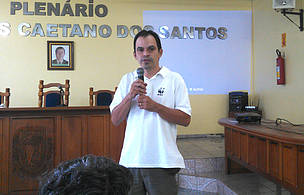 O analista de conservação do WWF-Brasil, Marcelo Cortez, fala das possibilidades do trabalho com concessões florestais em Apuí