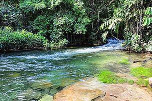 As águas que nascem no planalto da Bacia do Alto Parguai, como nessa região de Tangará da Serra e Reserva do Cabaçal (MT) são fundamentais para o abastecimento do Pantanal.
