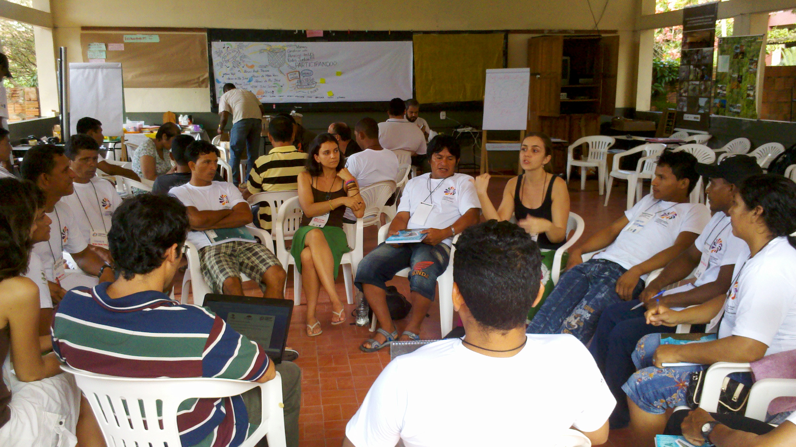 Participantes reunidos durante o I Encontro de Conselhos Gestores de Unidades de Conservação do Alto e Médio Solimões