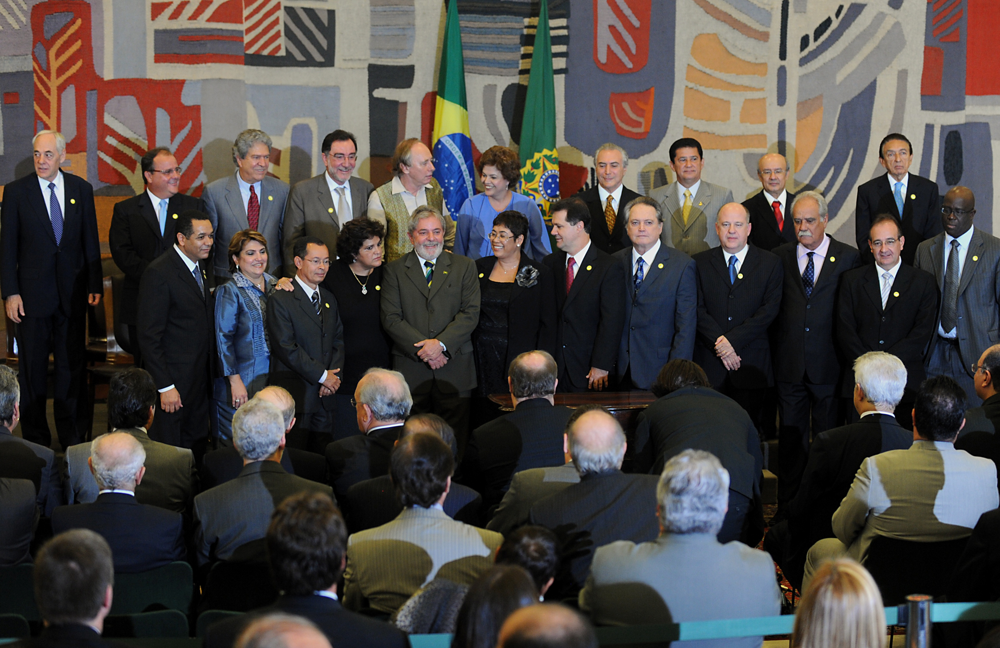 O presidente Lula deu posse nesta quarta-feira (31/03), no Palácio do Itamaraty, em Brasília, à nova ministra do Meio Ambiente, Izabella Teixeira, e a outros nove ministros.