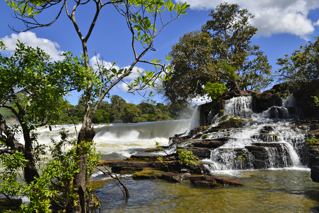 The Salto Augusto waterfall is one of the most beautiful places of the Amazon; it's located near the Barra de São Manoel community