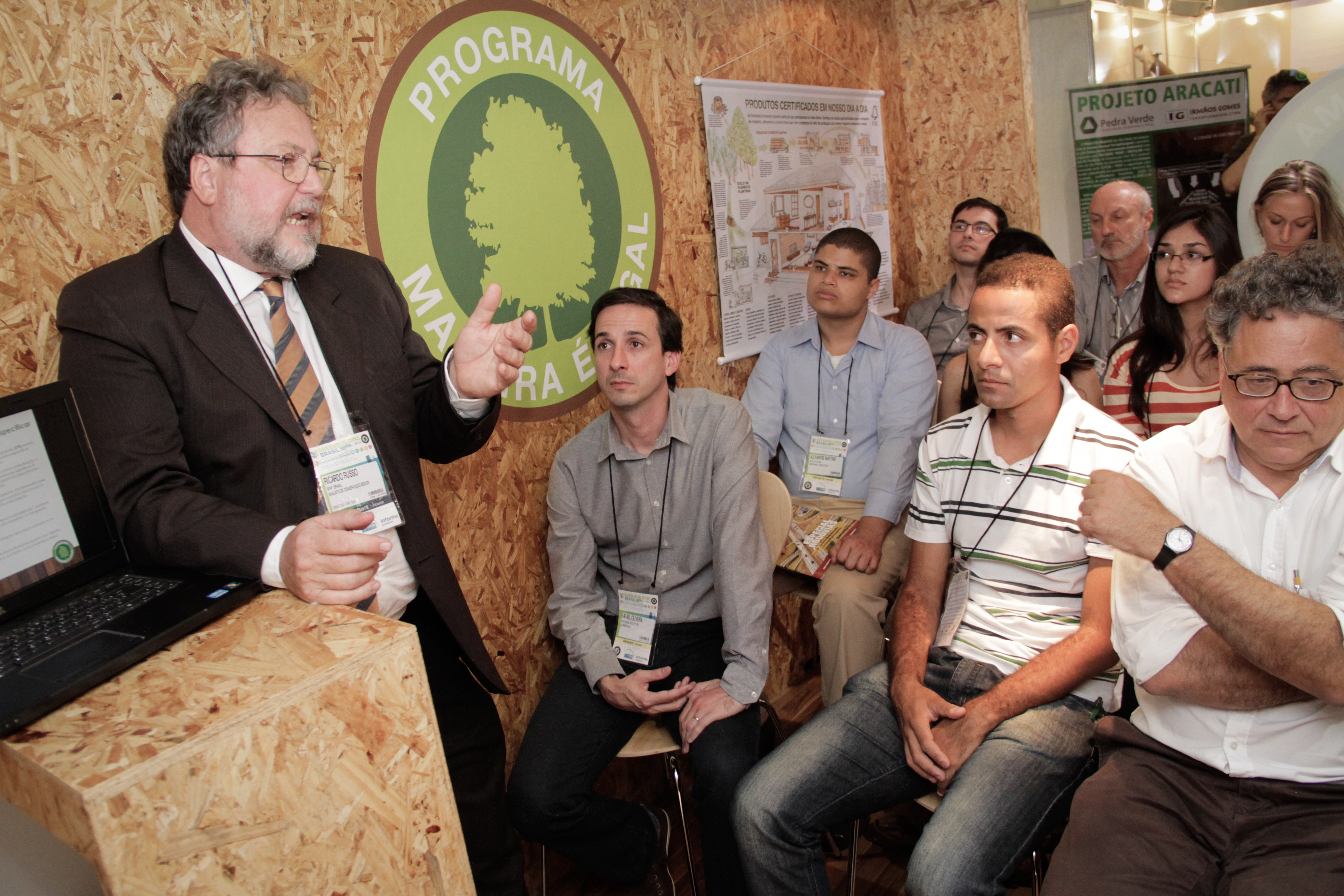 A apresentação da pesquisa aconteceu no stand do Programa Madeira é Legal durante a feira Greenbuilding Brasil Expo
