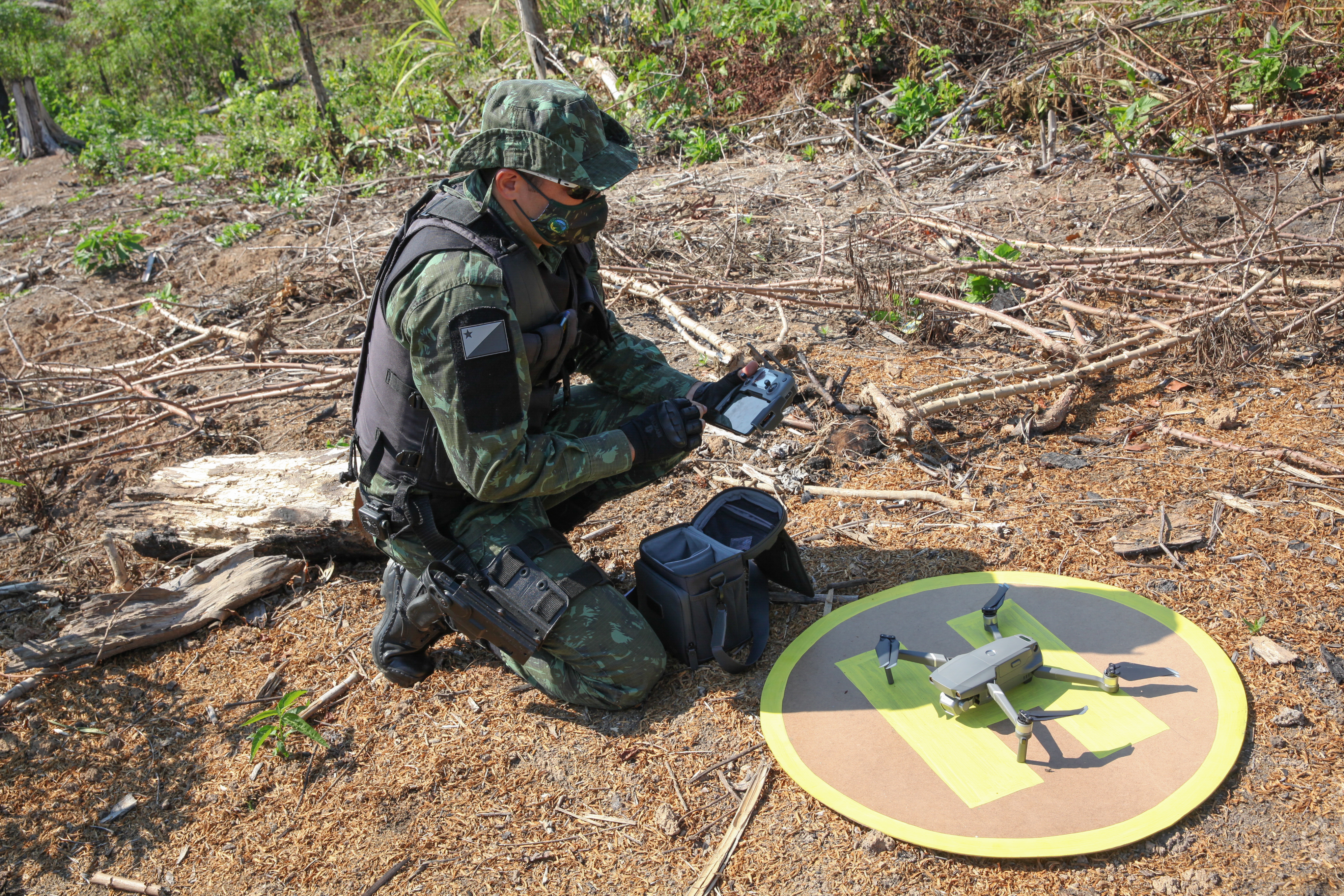 Em junho, operações realizadas com o auxílio dos drones nas florestas estaduais do Rio Gregório e na Gleba Afluente notificaram 81 pessoas e emitiram multas que, somadas, ultrapassaram R$ 550 mil