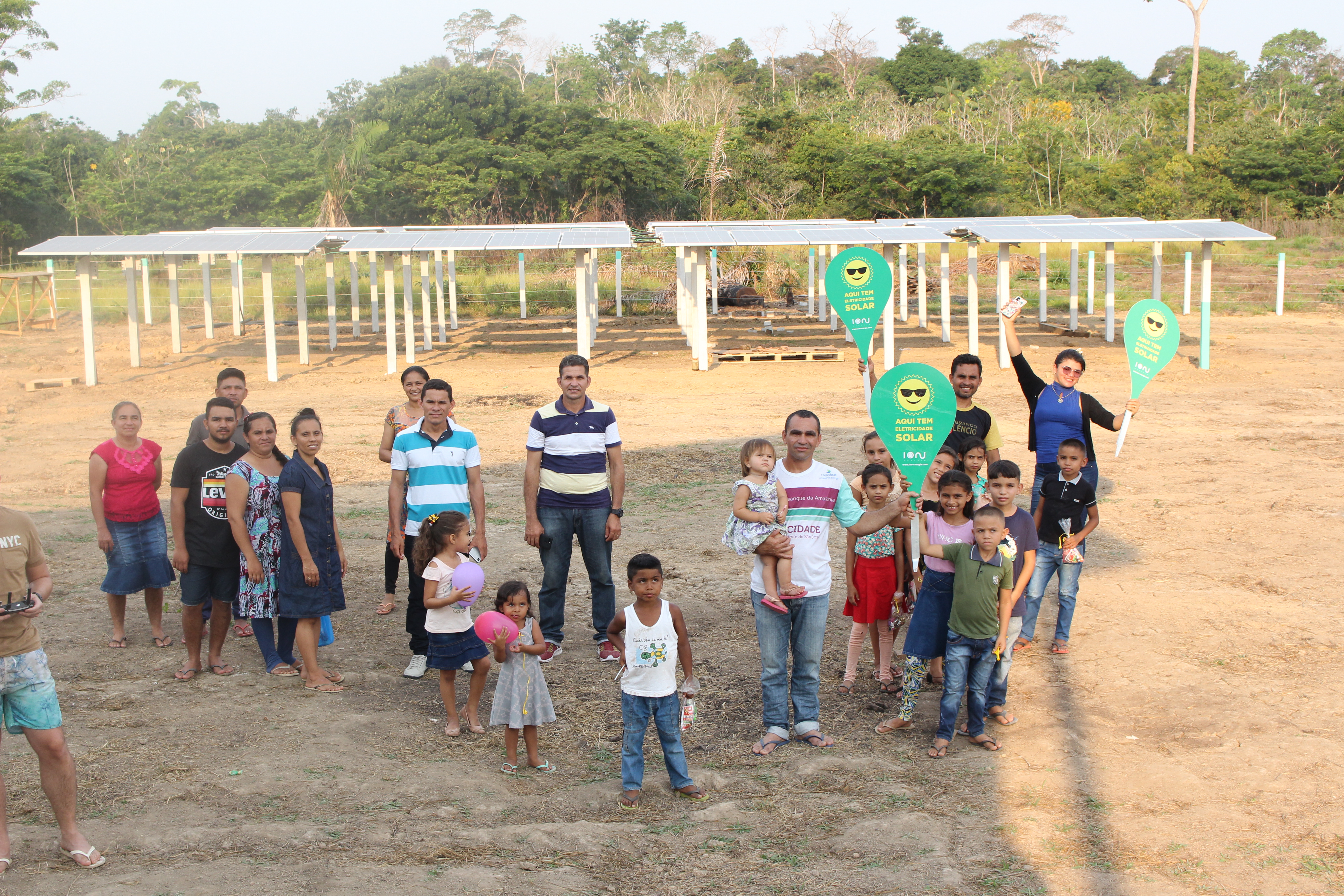 Moradores da Vila Limeira construíram estrutura para rede e foram capacitados para utilização