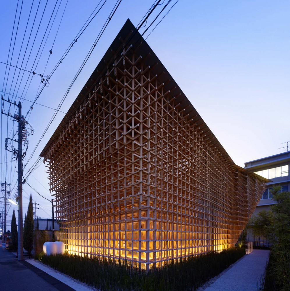 Situado na cidade japonesa de Kasugai-shi, o Centro de Pesquisas e Museu GC Prostho é obra do arquiteto Kengo Kuma