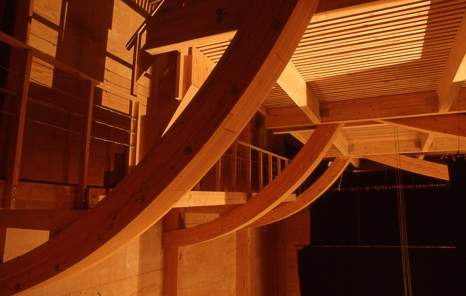 Detalhe da estrutura interna do Centro Cultural Matucana 100, em Santiago do Chile