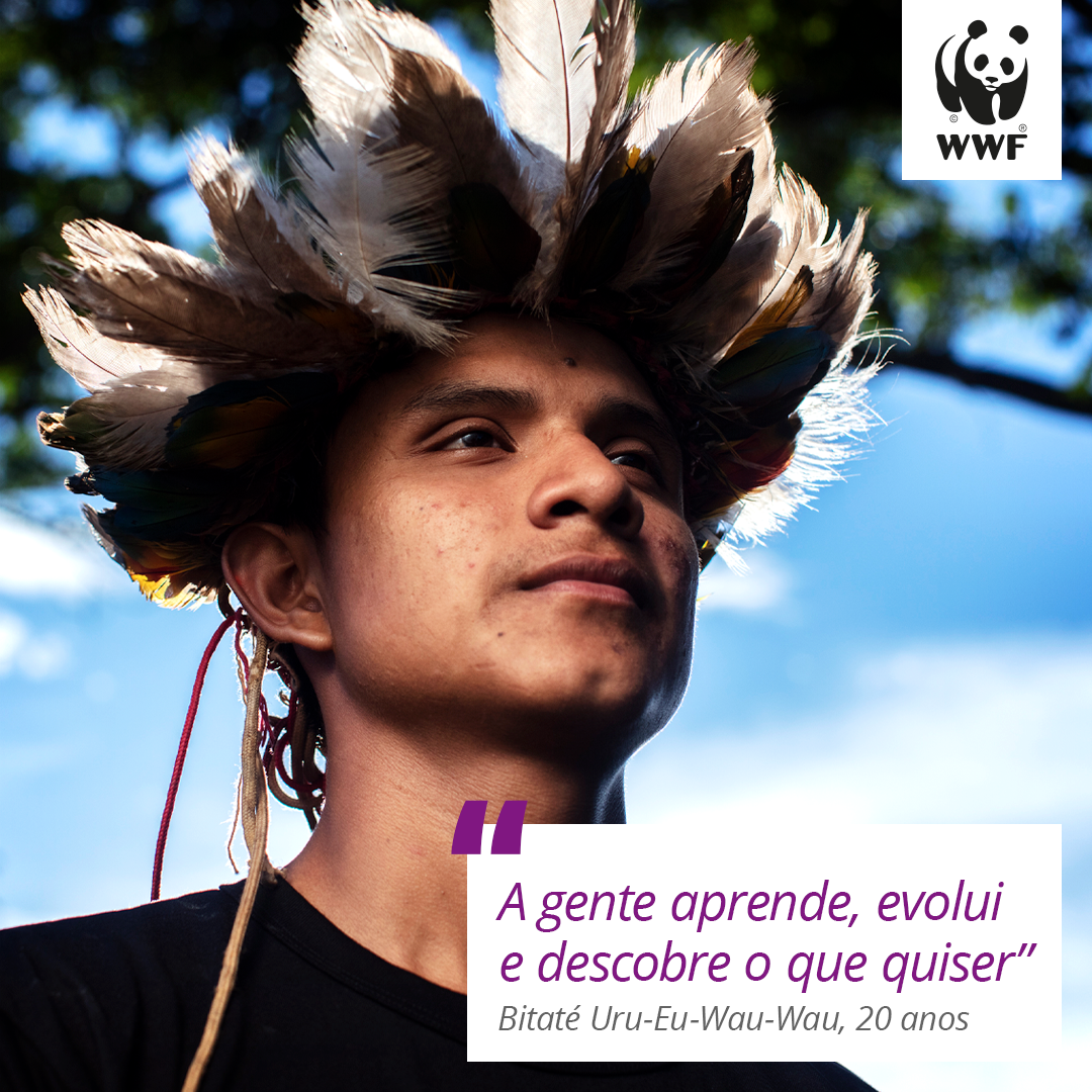 Bitaté Uru-Eu-Wau-Wau, 20, trabalha na proteção de seu território, em Rondônia