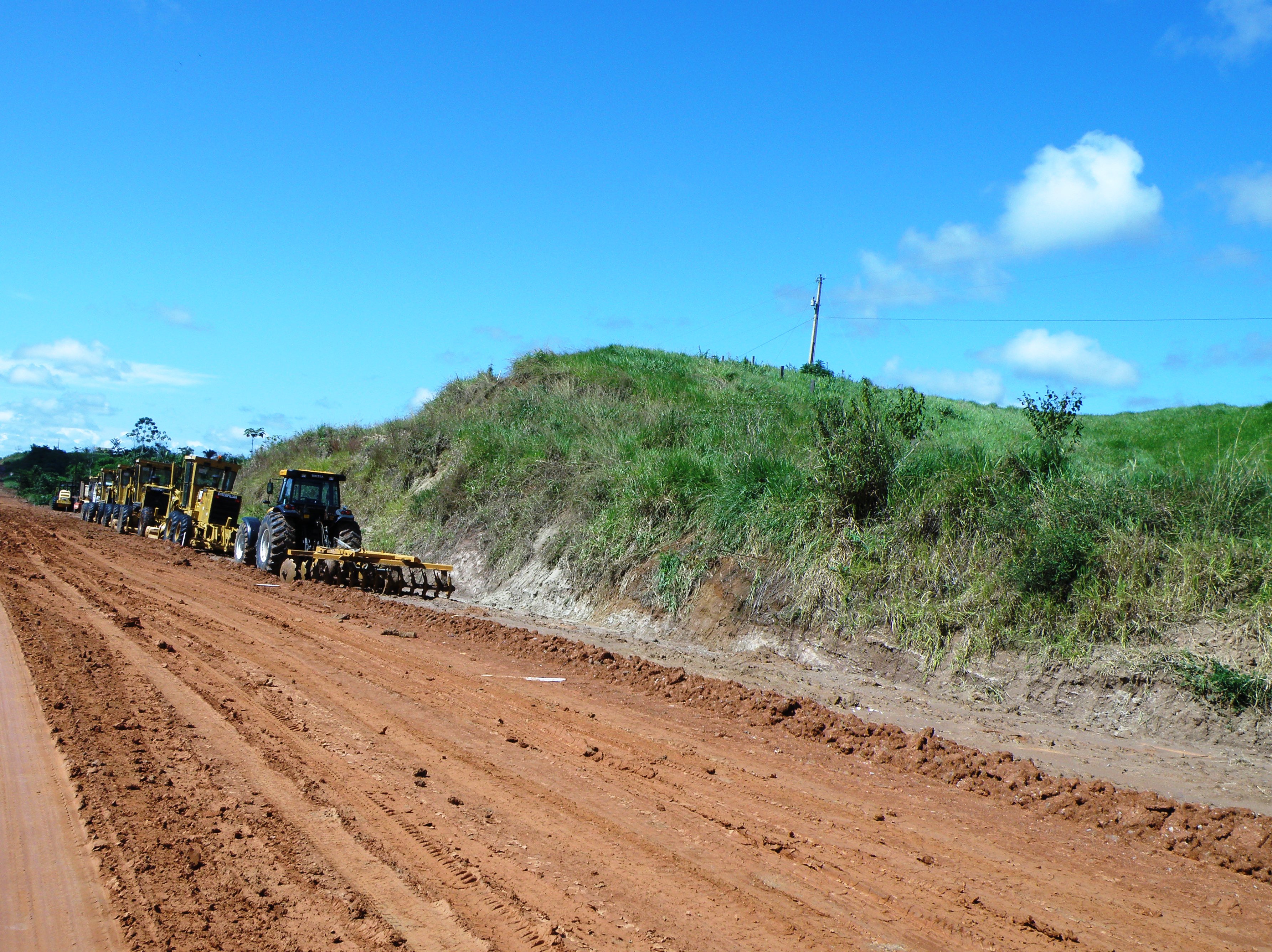 Obras de pavimentação da BR-364, no Acre.