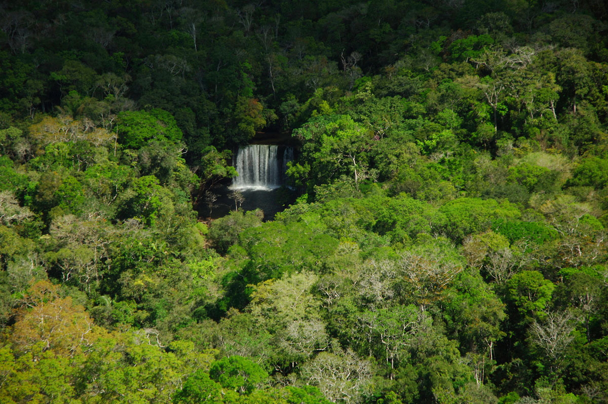Cachoeira no rio Sucunduri durante expedição ao Parque Nacional Juruena, Junho-Julho de 2006.