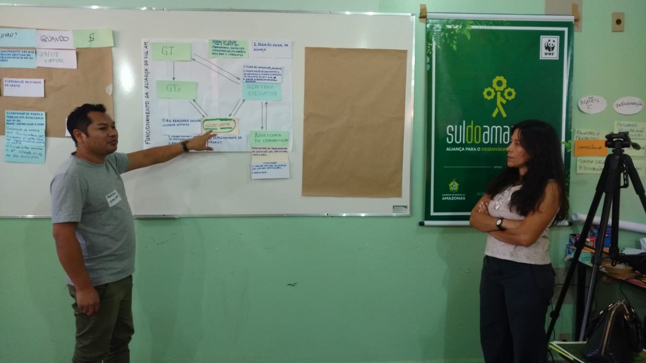 Francisco Melgueiro, da Secretaria Estadual de Meio Ambiente do Amazonas (SEMA-AM), à esquerda: 