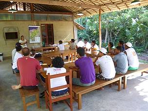 Durante o intercâmbio, os anfitriões explicaram como o turismo de base comunitária pode ajudar as comunidades ribeirinhas da Amazônia, aliando a geração de renda com a conservação dos recursos naturais