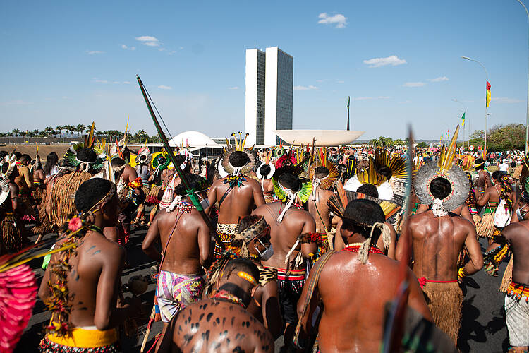  Marcha indígena realizada em agosto de 2021, em Brasília, no Movimento Luta pela Vida 