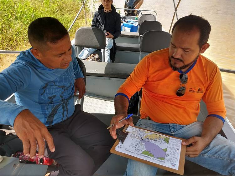 Nas águas barrentas do Purus: no interior do Amazonas, as políticas públicas chegam de barco